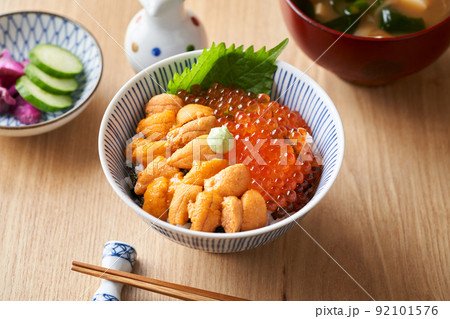 うにいくら丼 92101576