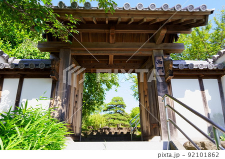 池田城跡公園の西門（大阪府池田市） 92101862