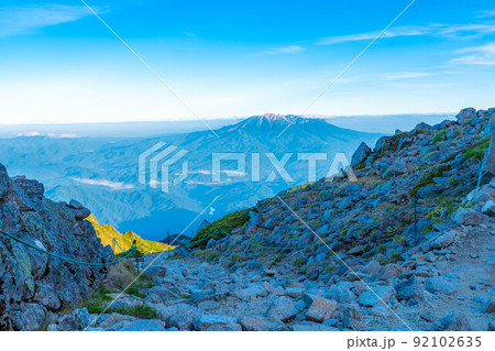 【登山素材】木曽駒ケ岳山頂から見る風景・御嶽山【長野県】 【登山素材】木曽駒ケ岳山頂から見る風景・御嶽山【長野県】 92102635