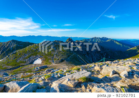【登山素材】木曽駒ケ岳山頂から見る風景・宝剣岳【長野県】 92102701