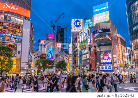 日本の東京都市景観 11万超全国過去最多…未曾有の第7波BA.5感染超爆発の序曲＝7月16日、渋谷 92102942
