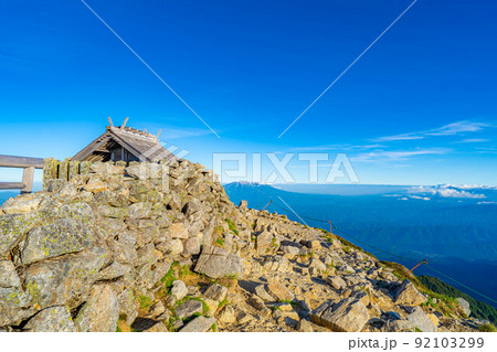 【登山素材】木曽駒ケ岳山頂から見る風景・御嶽山【長野県】 【登山素材】木曽駒ケ岳山頂から見る風景・御嶽山【長野県】 92103299