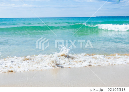 青い海と白い砂浜　＠五島列島の福江島の香珠子海水浴場　6 92105513