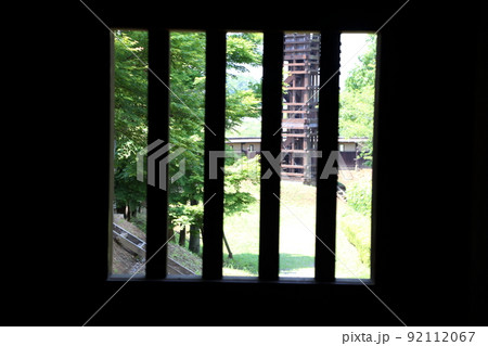 逆井城の二層櫓の格子窓から井楼矢倉を撮って見た 92112067