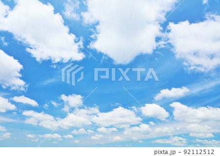 夏の青空と雲 92112512