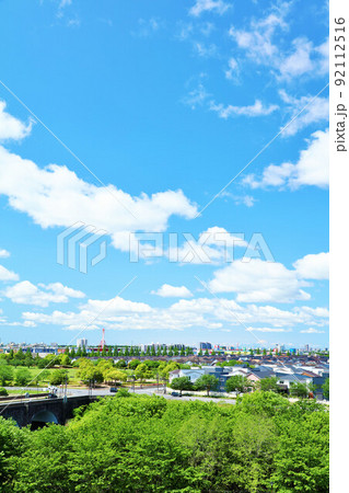 青空の街並み 92112516