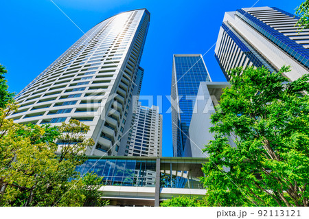 東京　港区港南の都市風景　品川グランドコモンズにあるキヤノンSタワーと品川Vタワー 92113121