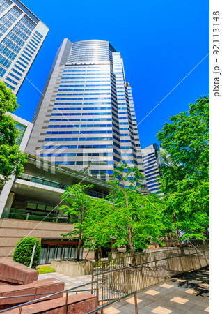 東京　港区港南の都市風景　品川グランドコモンズにある品川イーストワンタワー 92113148