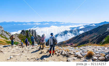 秋の木曽駒ヶ岳トレッキング（乗越浄土から南アルプスを望む） 92114257