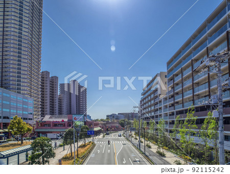神奈川県横浜市の都市風景　新子安駅周辺 92115242