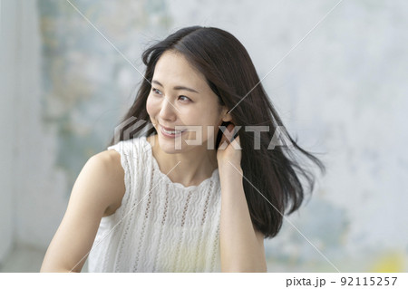 若い女性 ビューティー ヘアケア イメージ ポートレート 若い女性 ビューティー ヘアケア イメージ ポートレート 92115257