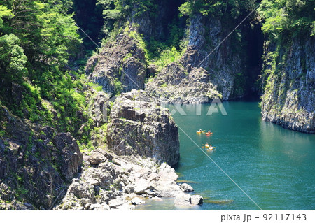 瀞峡　カヌーを楽しむ人々 92117143