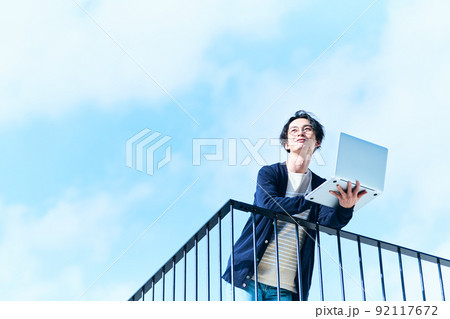 ビジネスシーン　男性 92117672