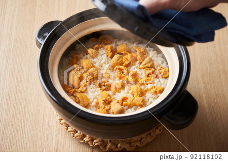 土鍋で炊いた雲丹ご飯 92118102
