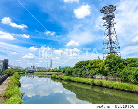 東京板橋・高島平を流れる新河岸川 92119356