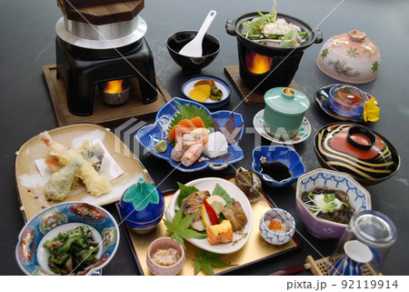 温泉旅館の夕食の会席コースのイメージ 92119914