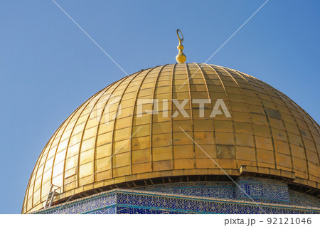 岩のドーム 92121046