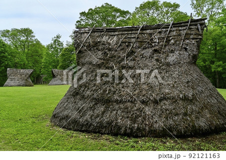 尖石遺跡公園の復原住居 92121163