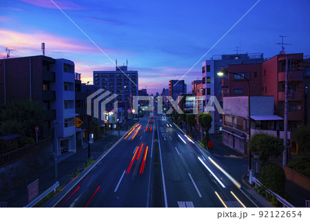 夕暮れ時の環七通り・三元茶屋周辺の交通【交通イメージ】 夕暮れ時の環七通り・三元茶屋周辺の交通【交通イメージ】 92122654