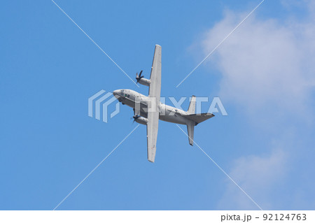 イタリア空軍C-27Jスパルタン輸送機急旋回 イタリア空軍C-27Jスパルタン輸送機急旋回 92124763
