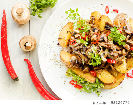 Potatoes with champignons 92124776