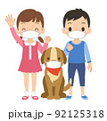マスクをしている子どもと犬 イラスト マスクをしている子どもと犬 イラスト 92125318