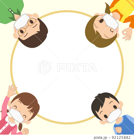 マスクをしている家族　イラスト　コピースペース　円形フレーム　枠　ベクター 92125882