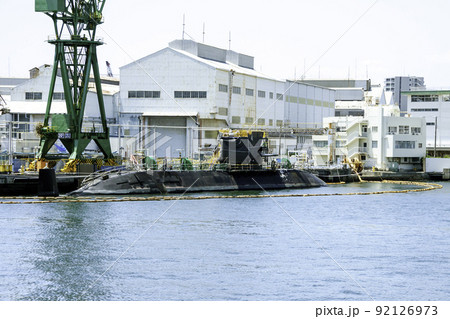 修理中の潜水艦（神戸港） 92126973