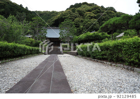 源頼朝創建、戦火で類焼後信玄が再建した誓願寺 92129485