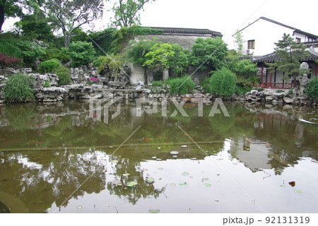中国 蘇州の古典庭園 芸圃(げいほ)の光景 蘇州古典園林 世界遺産の中国式庭園 中国 蘇州の古典庭園 芸圃(げいほ)の光景 蘇州古典園林 世界遺産の中国式庭園 92131319