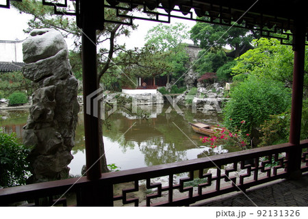 中国 蘇州の古典庭園 芸圃(げいほ)の光景 蘇州古典園林 世界遺産の中国式庭園 中国 蘇州の古典庭園 芸圃(げいほ)の光景 蘇州古典園林 世界遺産の中国式庭園 92131326