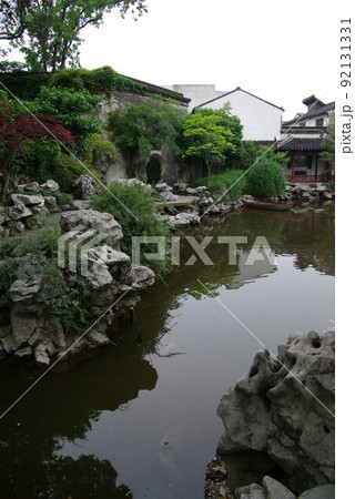 中国 蘇州の古典庭園 芸圃(げいほ)の光景 蘇州古典園林 世界遺産の中国式庭園 中国 蘇州の古典庭園 芸圃(げいほ)の光景 蘇州古典園林 世界遺産の中国式庭園 92131331