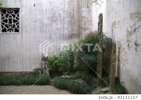 中国 蘇州の古典庭園 芸圃(げいほ)の光景 蘇州古典園林 世界遺産の中国式庭園 中国 蘇州の古典庭園 芸圃(げいほ)の光景 蘇州古典園林 世界遺産の中国式庭園 92131337
