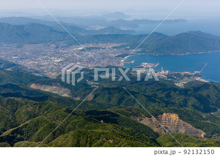 福井県の敦賀湾付近を空撮 92132150