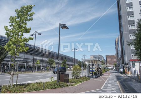 東海道新幹線 京都駅八条口前のロータリーと街並 京都市下京区 東海道新幹線 京都駅八条口前のロータリーと街並 京都市下京区 92132718