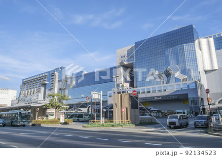 京都駅　未来的なデザインの京都駅ビルと駅前広場　京都市下京区 92134523