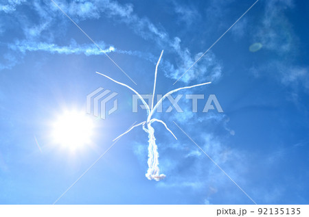 T-4ブルーインパルス アクロバット飛行 　飛翔　華麗　上向き空中開花 92135135