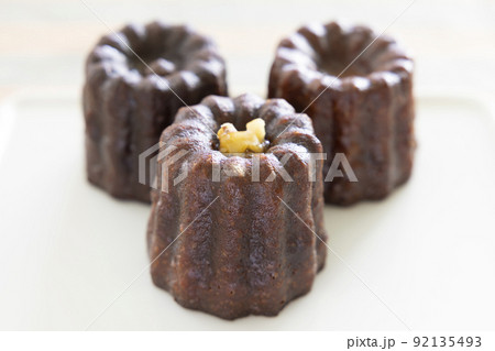 美味しいカヌレ 92135493
