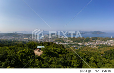 近見山展望台付近から見た来島海峡大橋(愛媛県今治市)と周辺の自然風景 近見山展望台付近から見た来島海峡大橋(愛媛県今治市)と周辺の自然風景 92135640