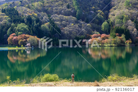 長野県農具側から見る春の桜のリフレクション風景 92136017