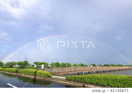 雨上がりの虹 雨上がりの虹 92136875