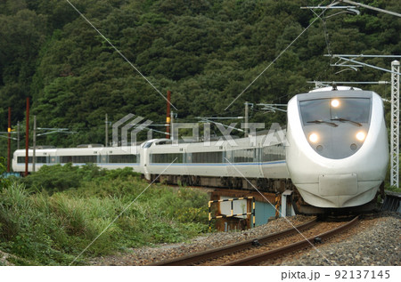 北陸本線 敦賀ー新疋田 JR西日本 681系 T02+T17編成(金沢) サンダーバード 北陸本線 敦賀ー新疋田 JR西日本 681系 T02+T17編成(金沢) サンダーバード 92137145