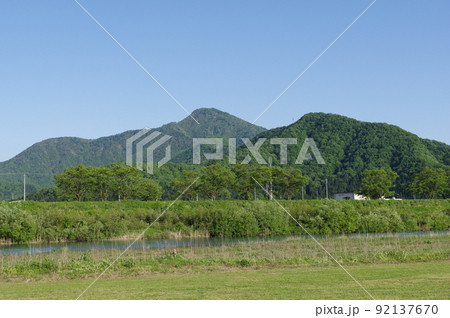 春の日野山 福井県越前市 日野川河川敷からの眺め 春の日野山 福井県越前市 日野川河川敷からの眺め 92137670