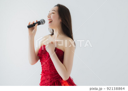 赤いドレスの女性 赤いドレスの女性 92138864