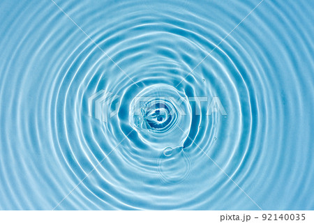 Texture of blue water with rings and ripples from drops 92140035