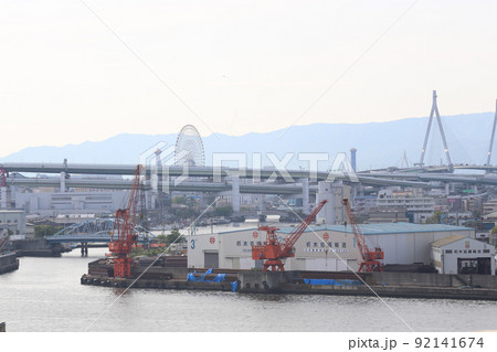 千歳橋　大正区　大阪市内風景　大正内港艀桟橋　倉庫　資材置き場　昭和山　トラス建築　大阪湾風景 92141674