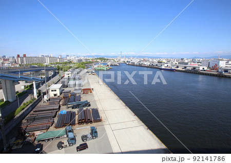 千歳橋　大正区　大阪市内風景　大正内港艀桟橋　倉庫　資材置き場　昭和山　トラス建築　大阪湾風景 92141786