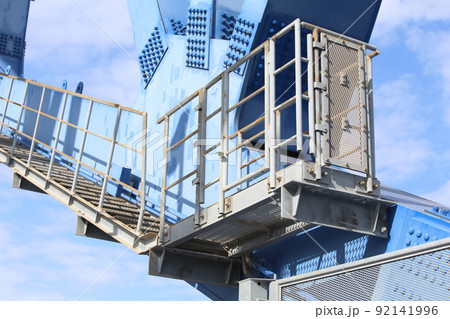 千歳橋　大正区　大阪市内風景　大正内港艀桟橋　倉庫　資材置き場　昭和山　トラス建築　大阪湾風景 92141996