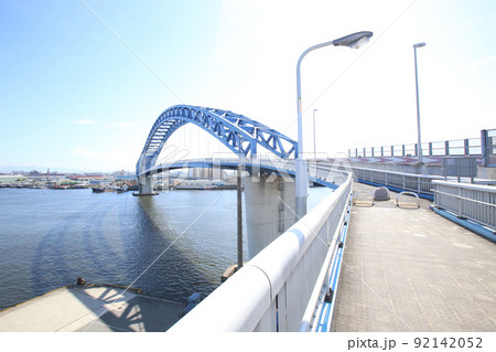 千歳橋　大正区　大阪市内風景　大正内港艀桟橋　倉庫　資材置き場　昭和山　トラス建築　大阪湾風景 92142052