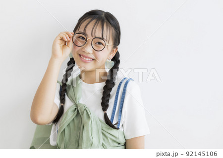 10代女の子の私服ポートレート 中学生 高校生 92145106